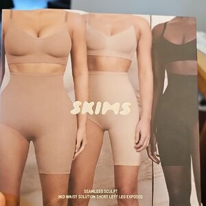 Skims Seamless Sculpt Mid Waist Shorts - Black